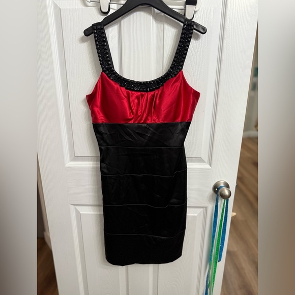 Bisou Bisou Michele Bohbot Red Black Satin Bodycon Party Dress Size 12 Studded - Picture 1 of 6